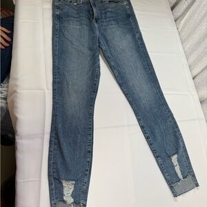 Good American Blue Skinny Jeans with Distressed Hem